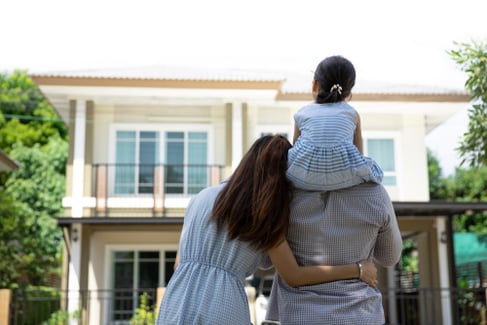 family-standing-in-front-of-new-home-Reazo-real-estate-leads
